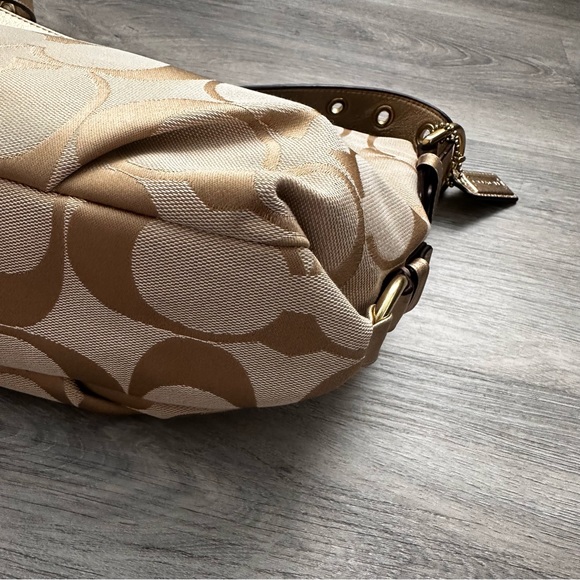 Coach Crossbody Bag - Picture 5 of 7